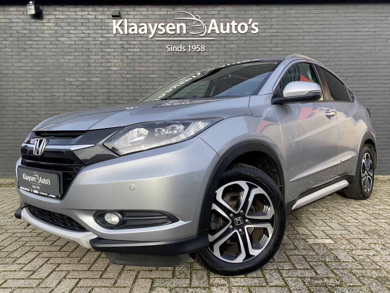 Honda HR-V - 1.5 i-VTEC Executive AUT. | dealer onderhouden | navigatie | panoramadak | camera | keyles - AutoWereld.nl