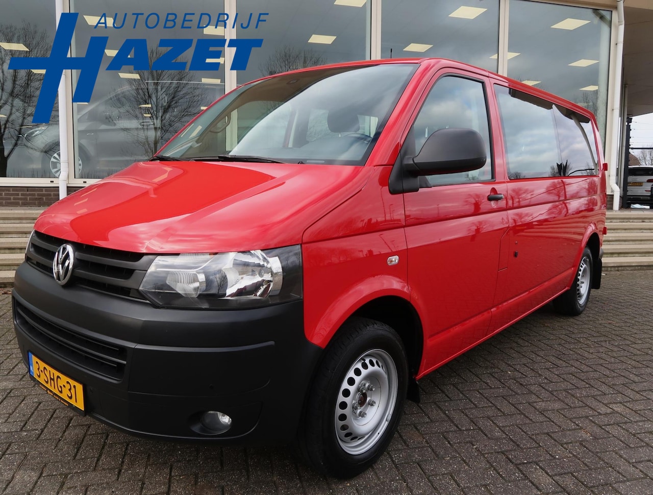 Volkswagen Transporter Kombi - 2.0 TDI 140 PK DSG AUT. L2H1 PERSONENBUS + NAVIGATIE / TREKHAAK - AutoWereld.nl