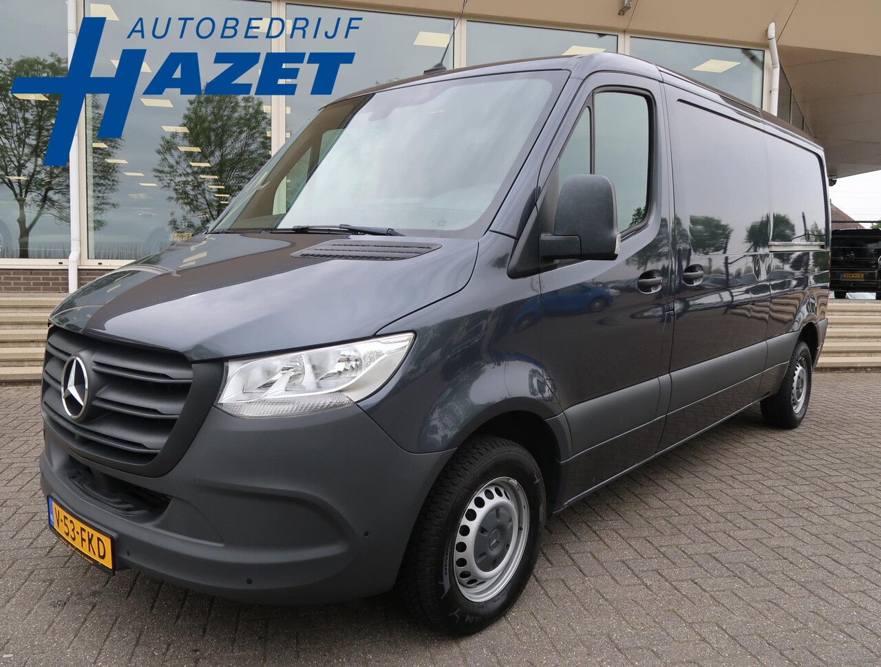 Mercedes-Benz Sprinter - 214 2.2 CDI 143 PK L2H1 + 360 CAMERA / 2 SCHUIFDEUREN / MBUX NAVIGATIE - AutoWereld.nl