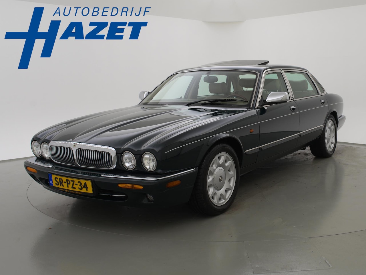 Daimler Super V8 - 4.0 364 PK AUT. *ORIG. NL* + SCHUIFDAK / LEDER / STOELVERW. - AutoWereld.nl