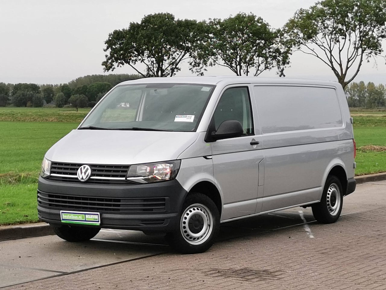 Volkswagen Transporter - 2.0 TDI L2H1 AC Cruise NIEUWE D-RIEM! - AutoWereld.nl