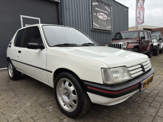 peugeot-205-1-6-automaat-grijskenteken-apk-03-2026.jpg