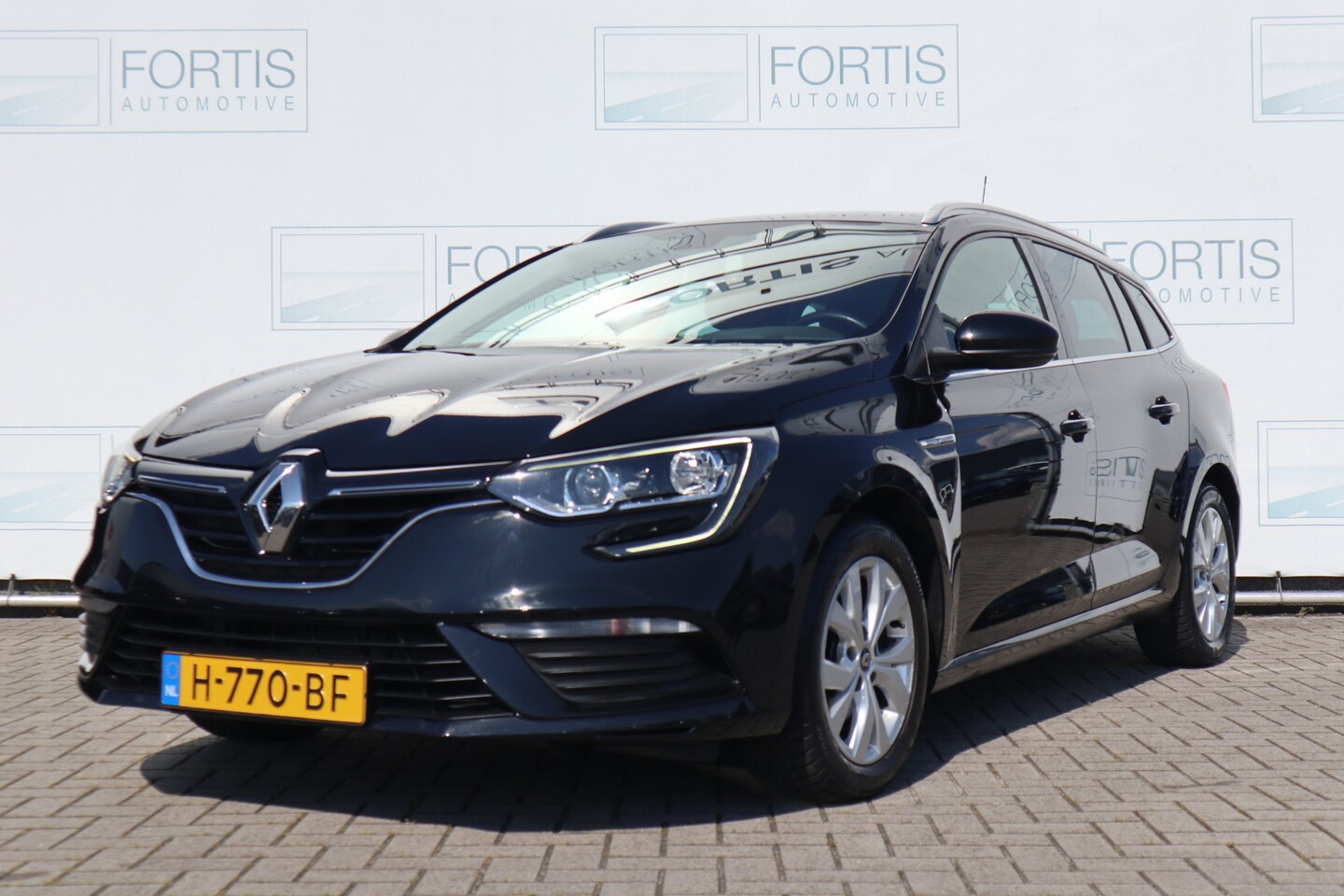 Renault Mégane Estate - TCe 115 Limited LEDER | NAVI | TREKHAAK 1330CC MOTOR | CARPLAY 2de PINSTERDAG GEOPEND VAN - AutoWereld.nl