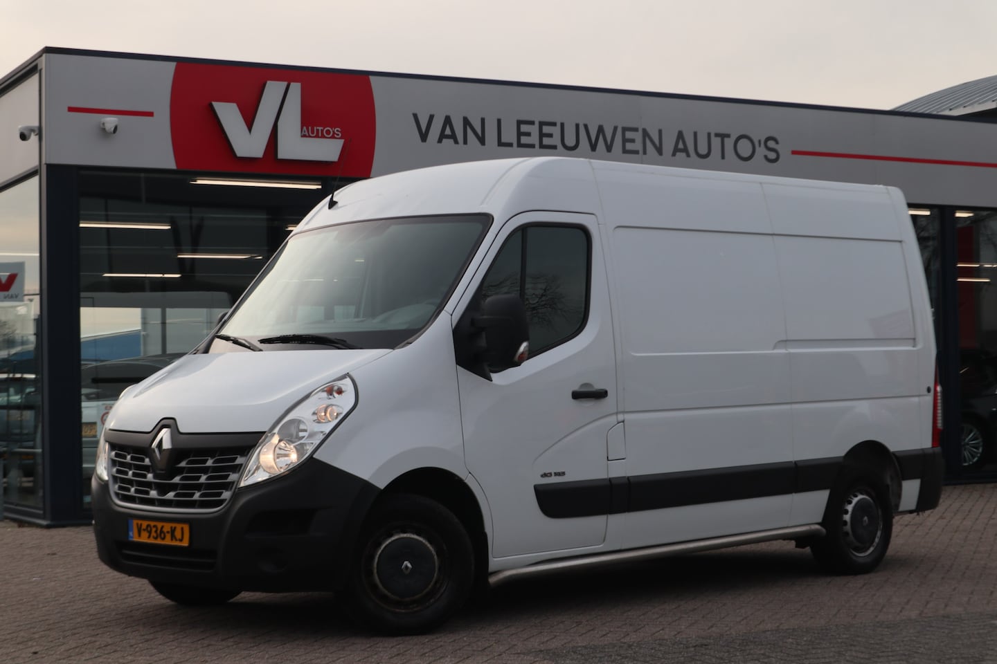 Renault Master - T35 2.3 dCi L2H2 Energy | Nieuwe APK | Trekhaak | Nav | Cruise - AutoWereld.nl