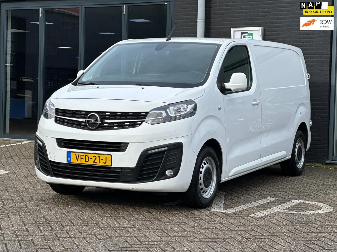 Opel Vivaro - 2.0 CDTI L3H1 Edition/1STE EIG/3-PERS/NAVI/CAMERA/NL-AUTO NAP!! - AutoWereld.nl