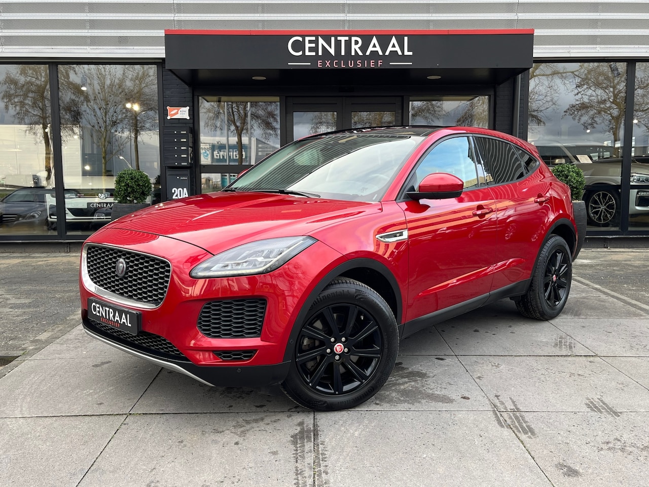 Jaguar E-Pace - 2.0 P250 AWD R-Dynamic HSE 250PK|Navi|Camera|Leder - AutoWereld.nl