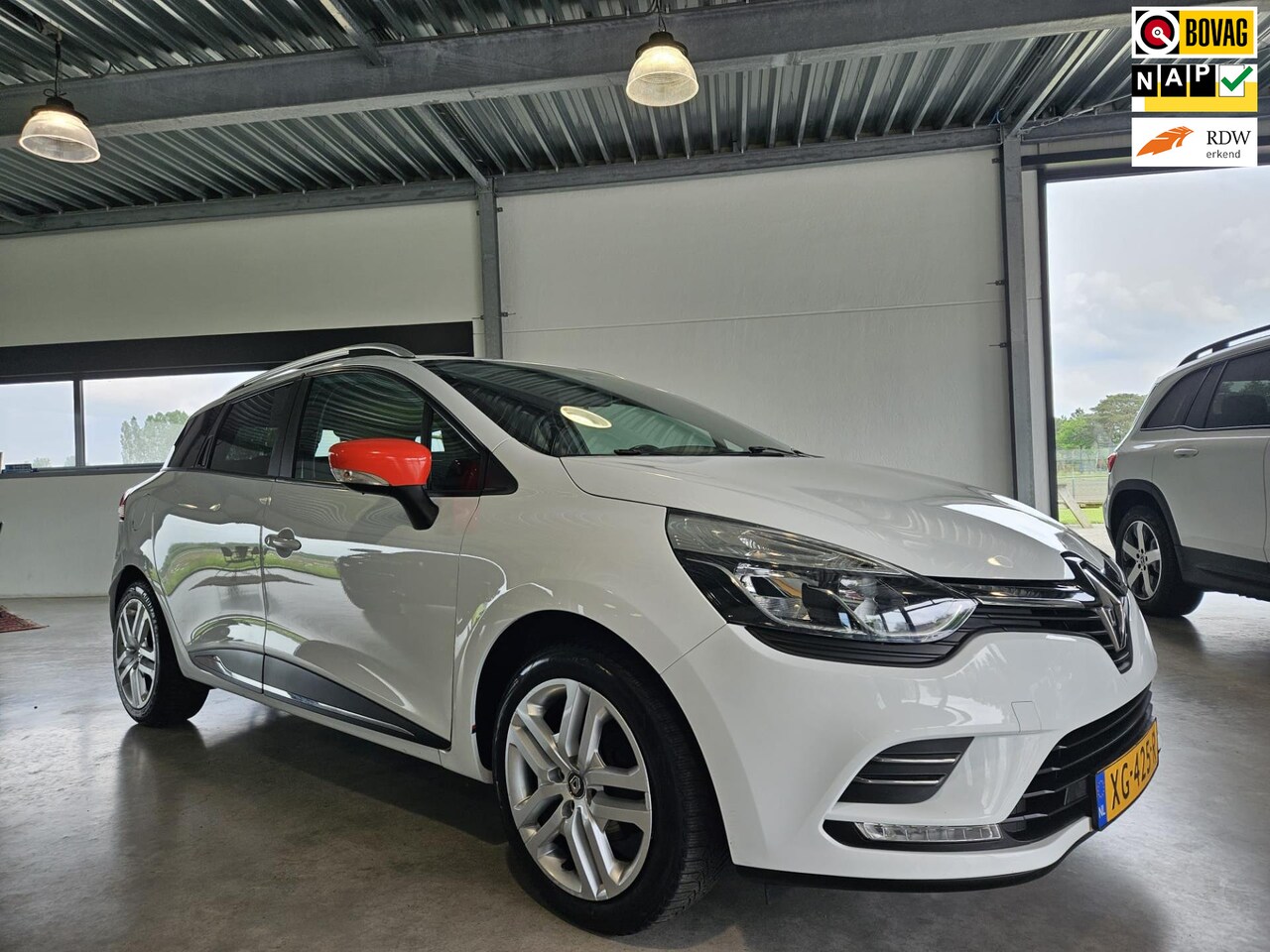 Renault Clio Estate - 0.9 TCe Zen NAVIGATIE EN TREKHAAK ! - AutoWereld.nl