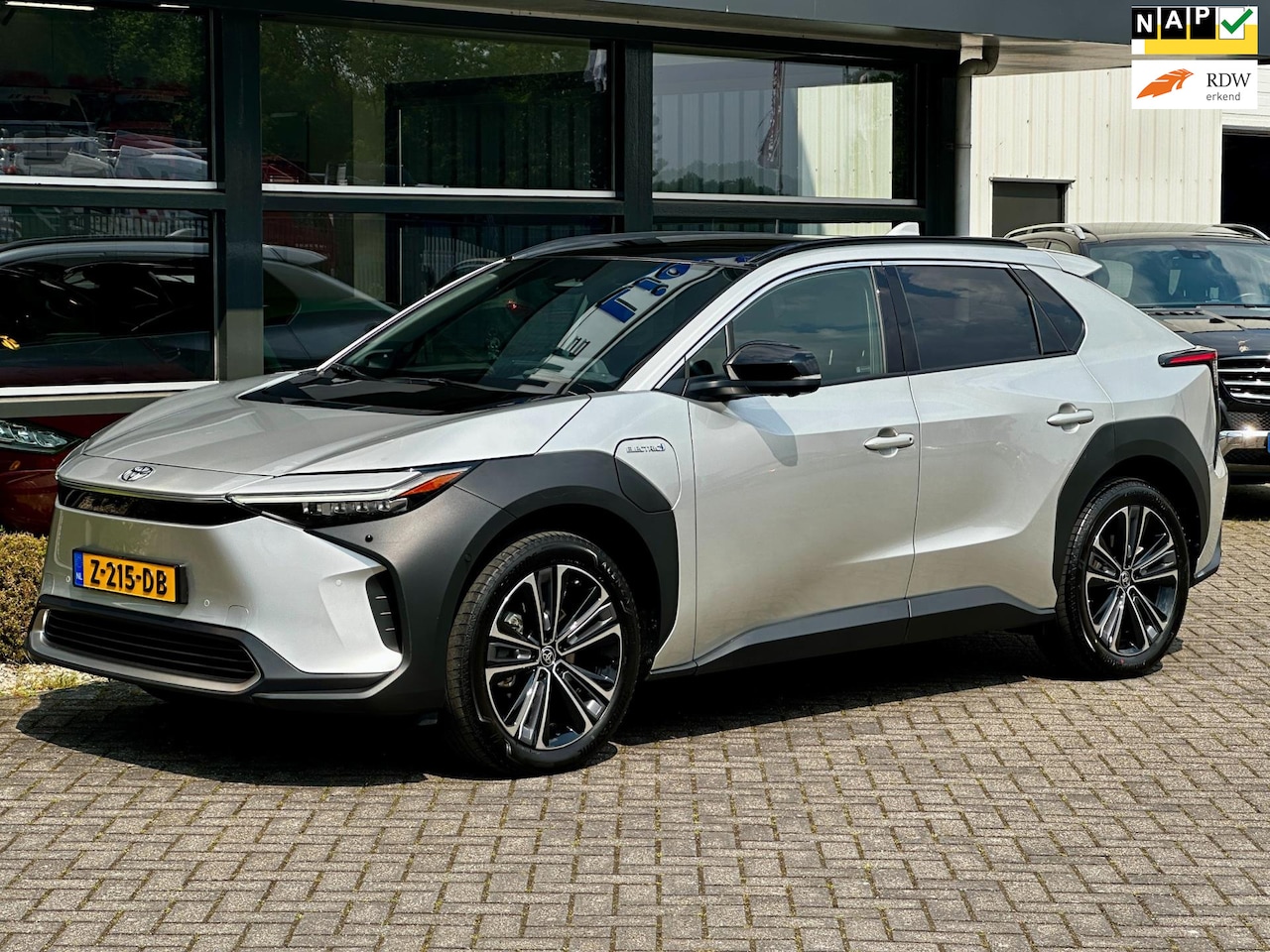 Toyota bZ4X - Dynamic 71 kWh Luxe uitvoering Trekhaak JBL !! - AutoWereld.nl