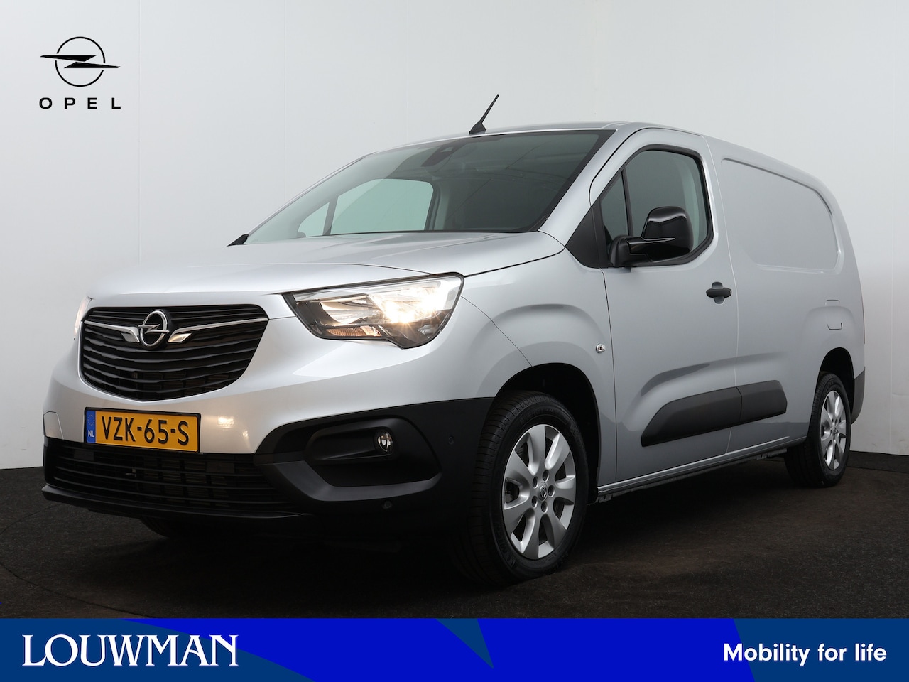 Opel Combo - 1.5D L2H1 131pk Standaard | Parkeersensoren V + A | Trekhaak | Stuurverwarming | Lichtmeta - AutoWereld.nl