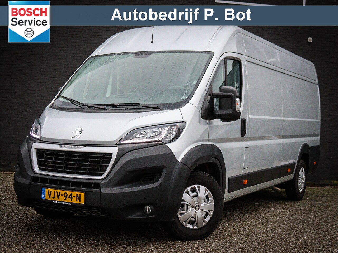 Peugeot Boxer - 435 2.2 BlueHDi 165 L4H2 Zwaar Asphalt  van 23.950 voor 21.950 - AutoWereld.nl