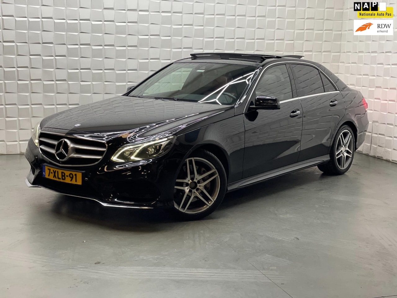 Mercedes-Benz E-klasse - 400 PANO LEER 360 CAMERA - AutoWereld.nl