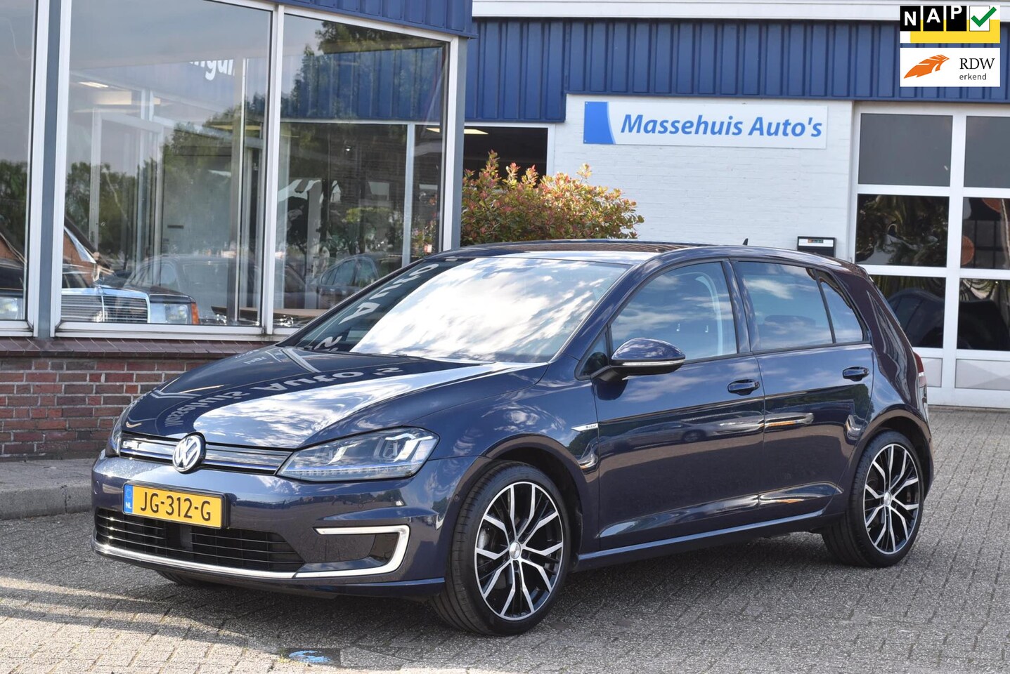 Volkswagen e-Golf - E-Golf Led 2 laadkabels Navi NL-auto 18" Clima Cruise Nwe APK - AutoWereld.nl