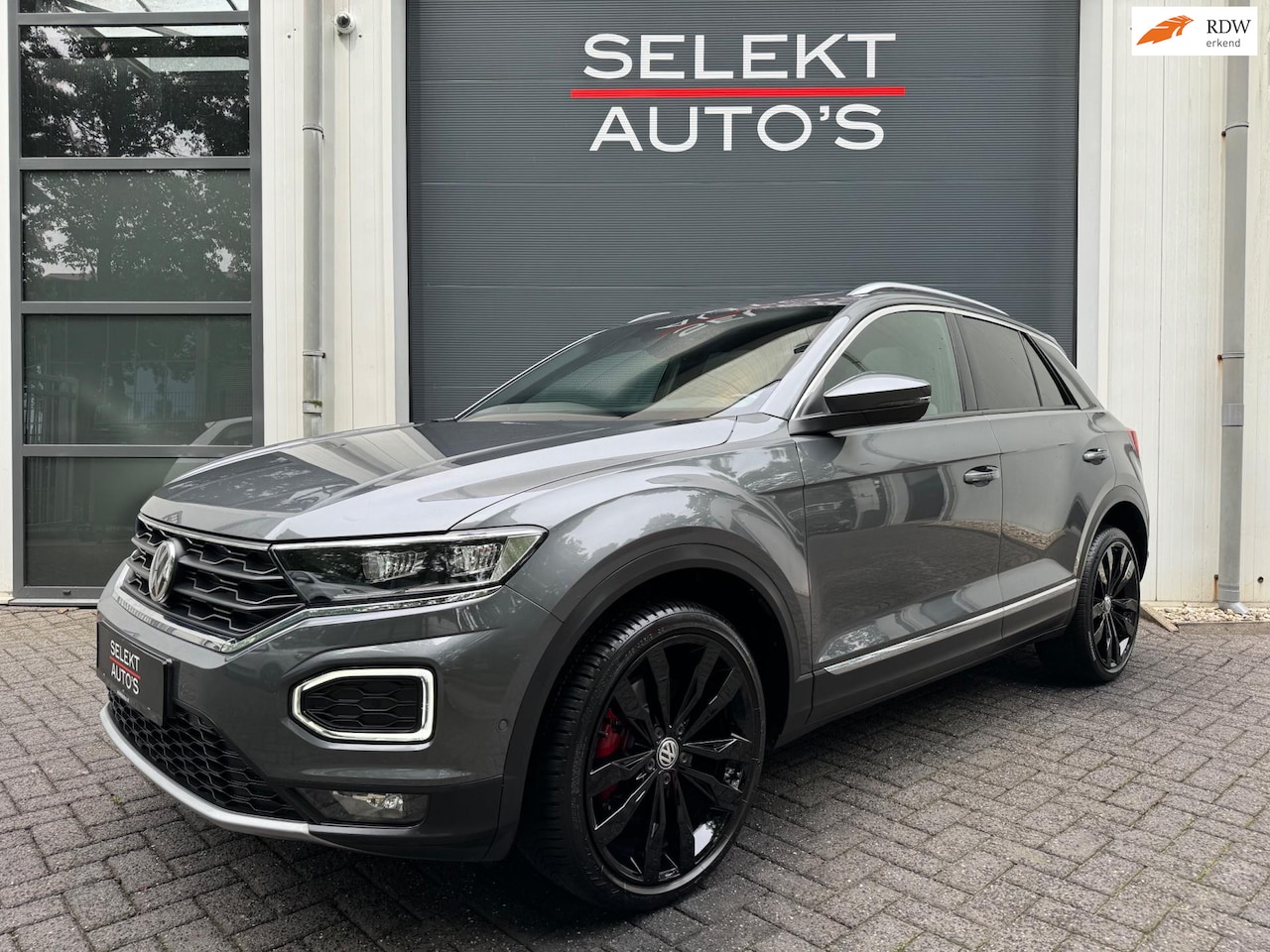 Volkswagen T-Roc - 2.0 TSI 4Motion Sport DSG Pano/LED/ACC/Beats/Virtual/19 Inch/Apple/Navigatie/Bluetooth/Tre - AutoWereld.nl