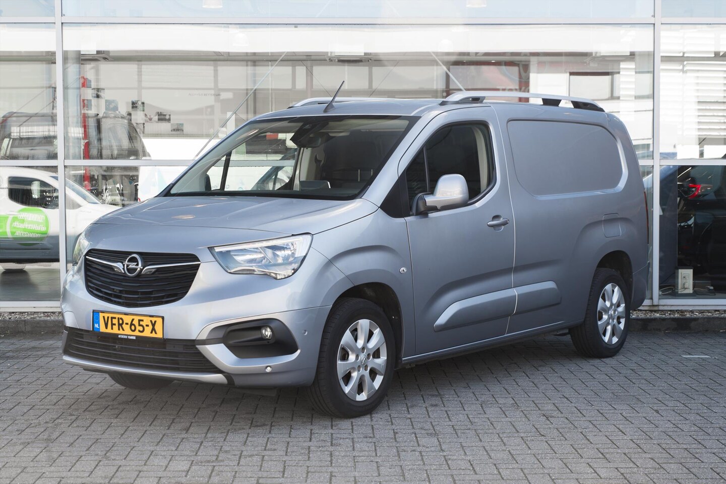 Opel Combo - Cargo GB 1.5 Diesel 131pk S/S L2H1 verhoogd laadv. Innovation - AutoWereld.nl