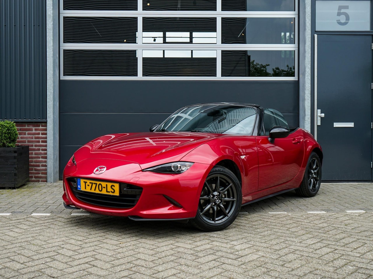 Mazda MX-5 - 1.5 SkyActiv-G 131 TS 1.5 SkyActiv-G 131 TS, Stoelverwarming, Leder, Navigatie, DA, Lane departure warning, Crui - AutoWereld.nl