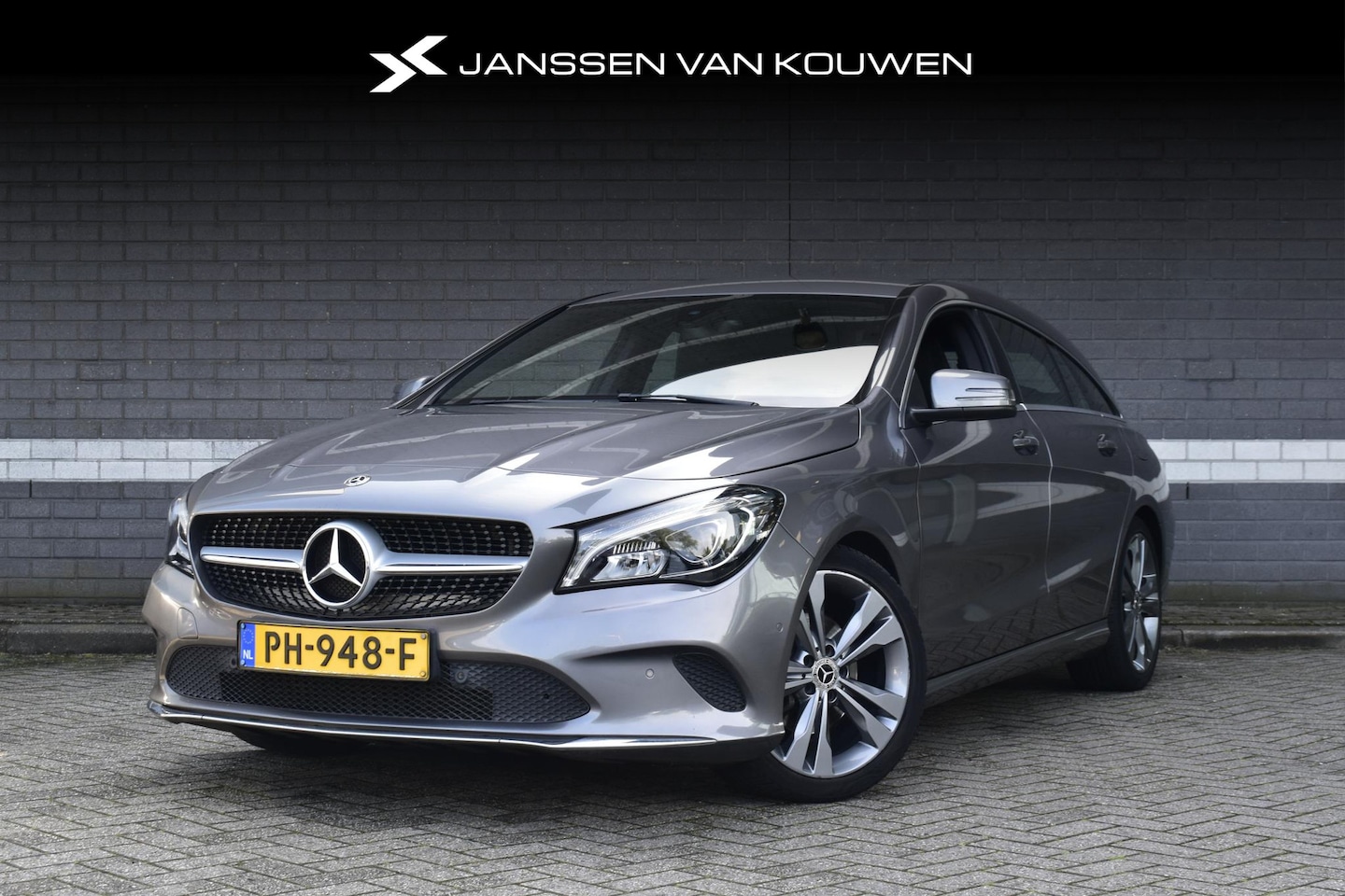 Mercedes-Benz CLA-klasse Shooting Brake - 180 Business Solution Camera / Navigatie / Stoelverwarming - AutoWereld.nl