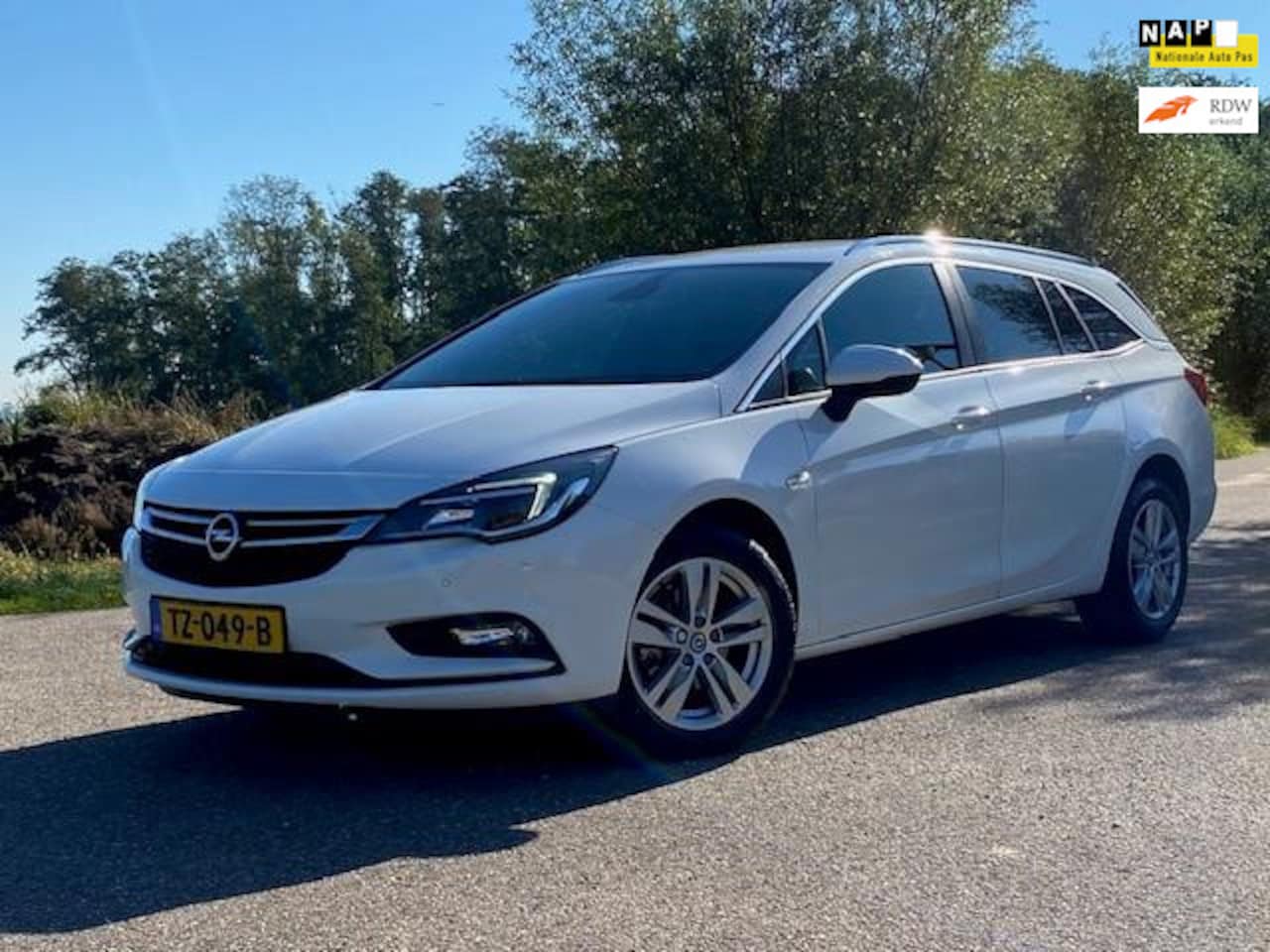 Opel Astra Sports Tourer - 1.0 Online Edition Camera Navie PDC AIRCO BTW Nap Goed onderhouden - AutoWereld.nl