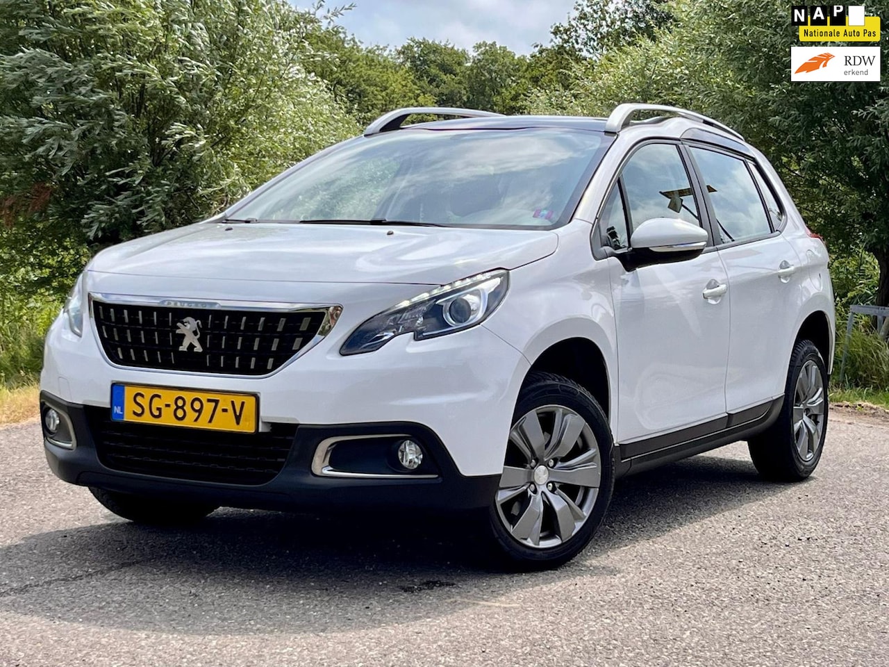 Peugeot 2008 - 1.2 PureTech Blue Lion AIRCO GLAZEN DAK NAVI CRUISE CONTROL NAP - AutoWereld.nl