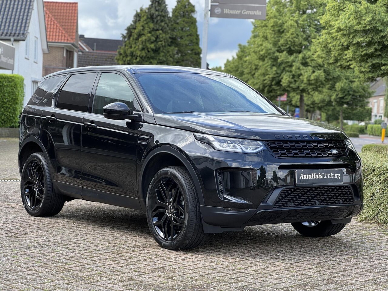 Land Rover Discovery Sport - P200 2.0 S|Origineel Nederlands|Camera|Pano|Zwart/Zwart - AutoWereld.nl