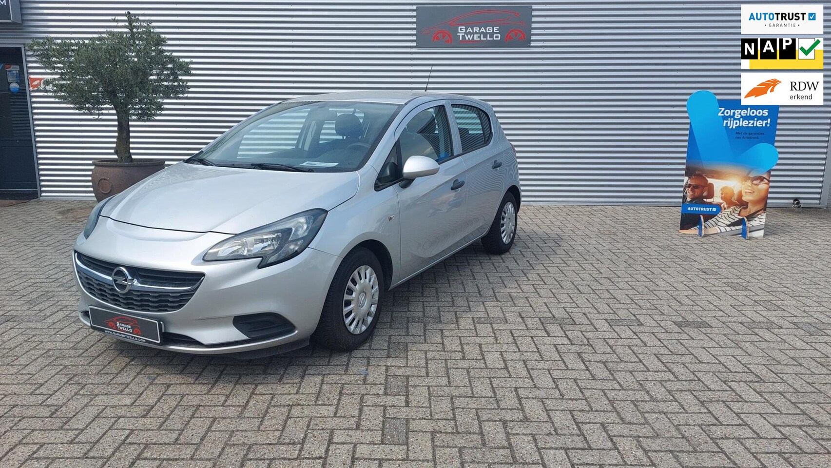 Opel Corsa - 1.2 5 drs airco cd-speler metallic-lak goede-staat ,ALL season banden,getint glas,enz. - AutoWereld.nl