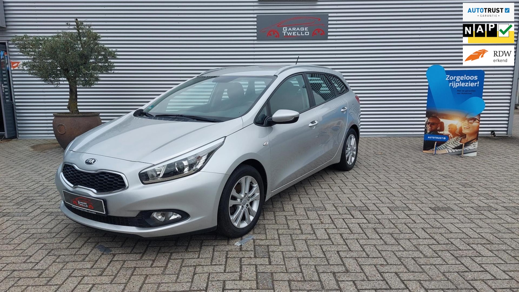 Kia Cee'd Sporty Wagon - 1.4 CVVT Comfort Pack 1.4 CVVT Comfort Pack, Kia (model 2013) ,afneem bare trekhaak, cruise control, airco, - AutoWereld.nl