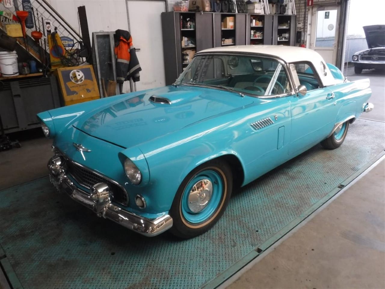 Ford Thunderbird - V8 312Cu hard- & softtop - AutoWereld.nl