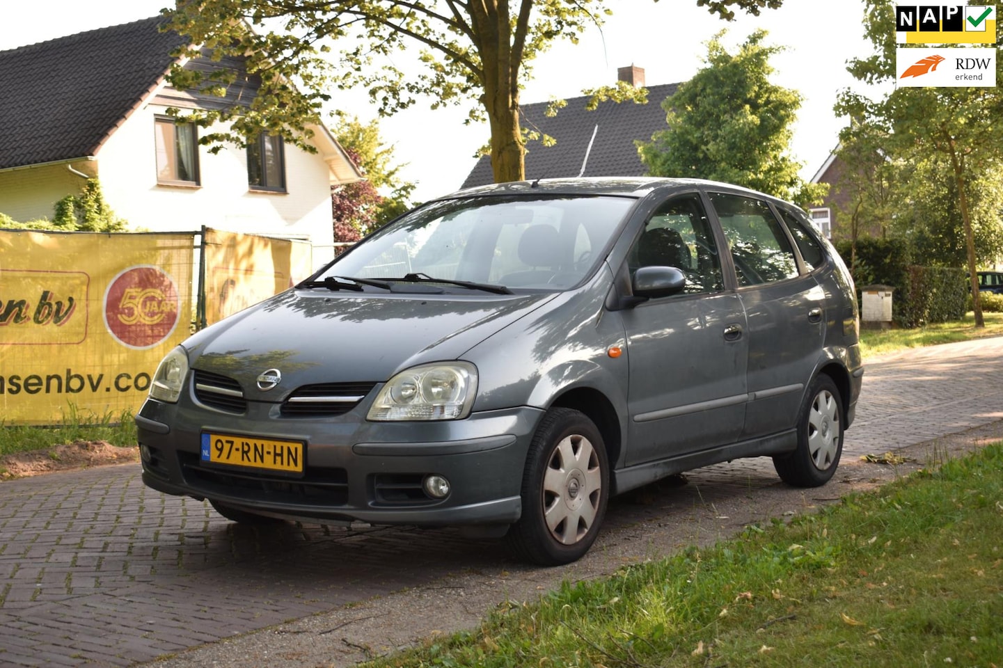 Nissan Almera Tino - 1.8 Acenta met Airco en Trekhaak! - AutoWereld.nl