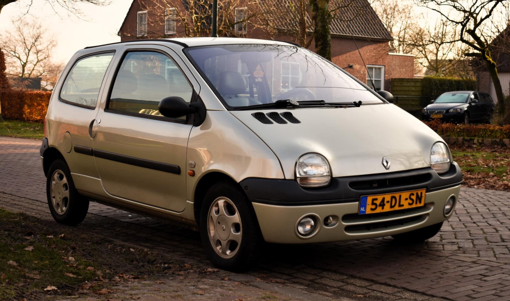 Renault Twingo - 1.2 Initiale MET AIRCO'S, LEDEREN BEKLEDING EN MEER! - AutoWereld.nl