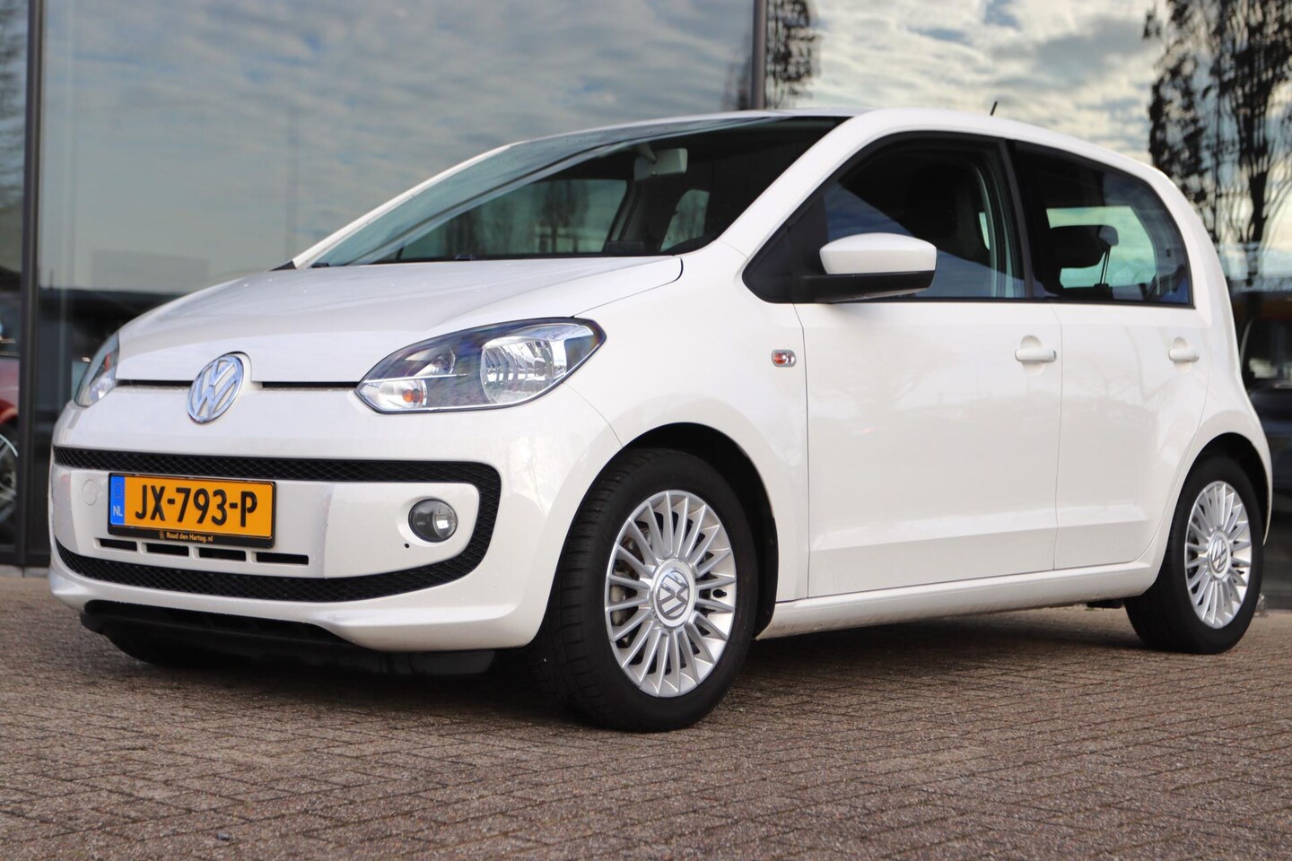 Volkswagen Up! - 1.0 HIGH UP! BLUEMOTION | NAVI | CRUISE | AIRCO | LMV - AutoWereld.nl