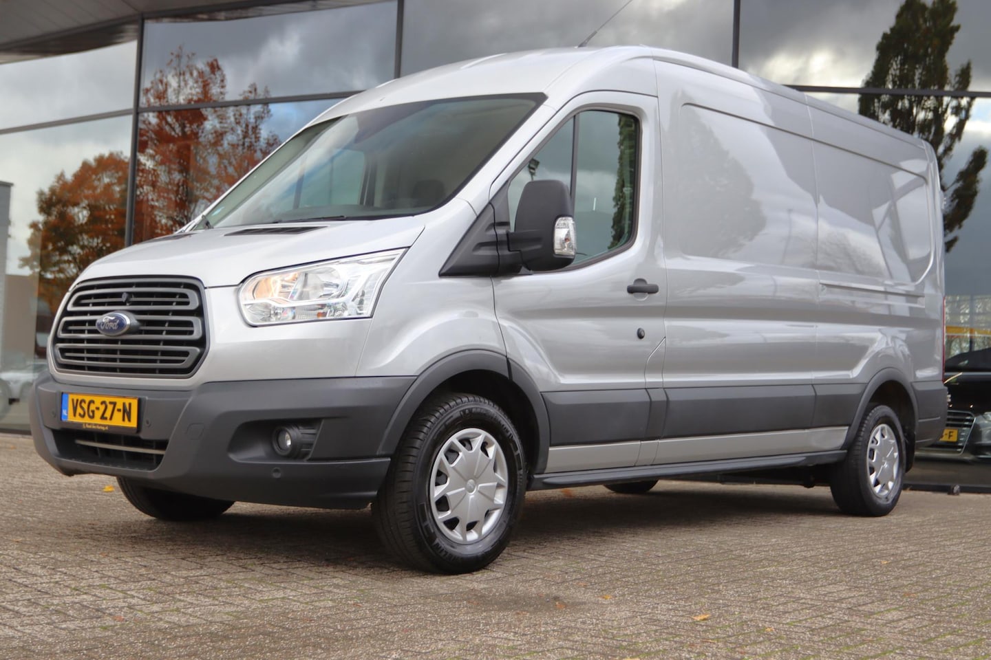 Ford Transit - 350 2.0 TDCI 170 PK AUT. L2H2 EURO 6 | CARPLAY | NAVI | TREKHAAK | DAB+ - AutoWereld.nl