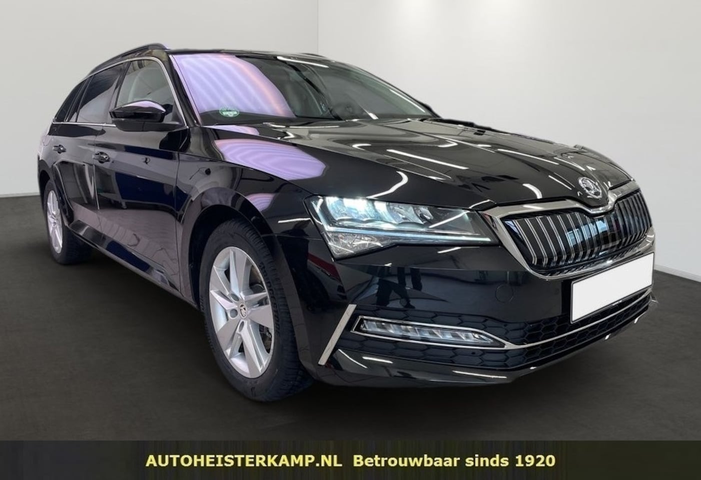 Skoda Superb Combi - 1.4 TSI iV Plugin Hybrid ACC Navi LED Keyless-Go Standkachel Stoelverwarming - AutoWereld.nl