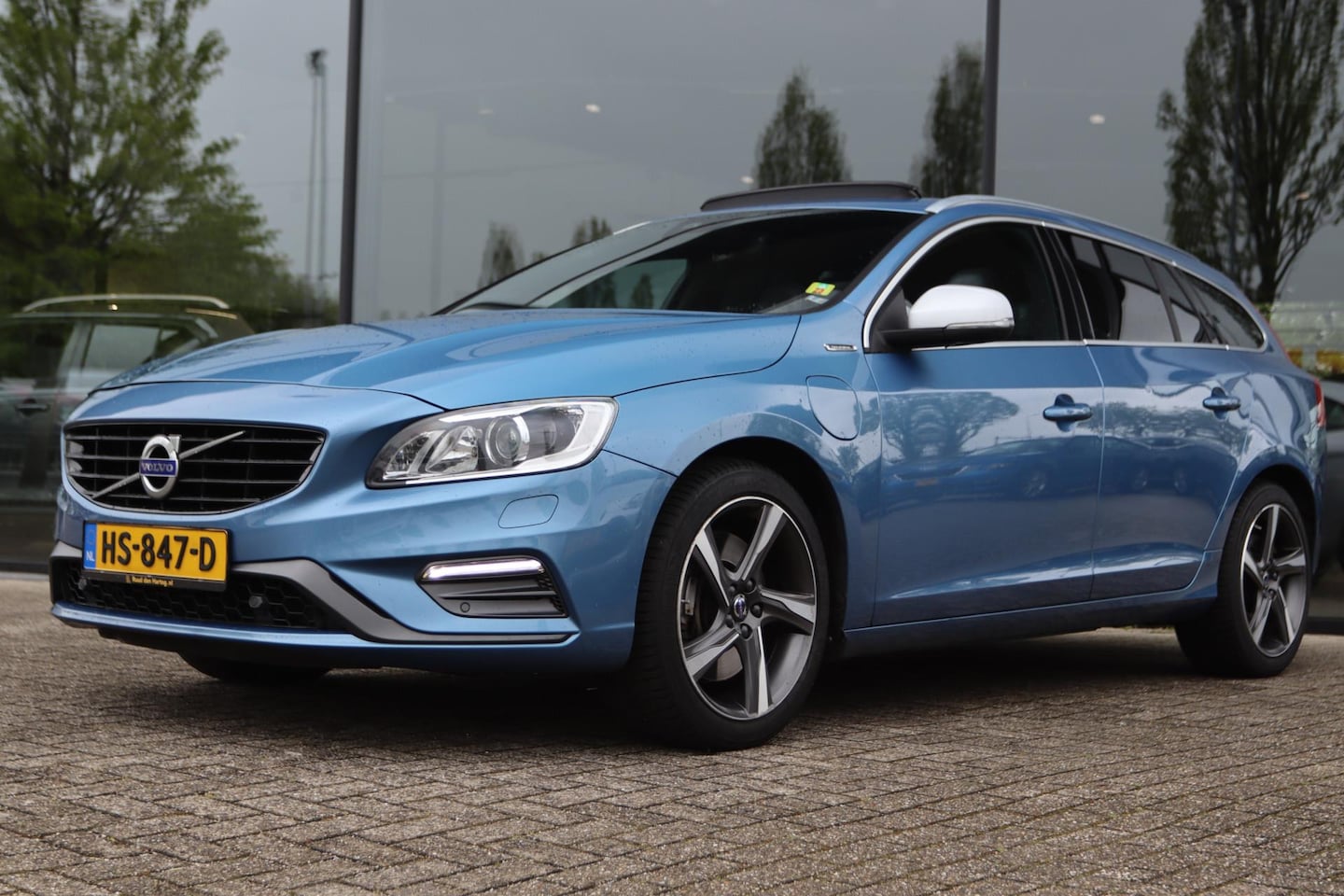 Volvo V60 - 2.4 D6 TWINENGINE 285PK R-DESIGN | SCHUIFDAK | LEDER | XENON | NAVI - AutoWereld.nl