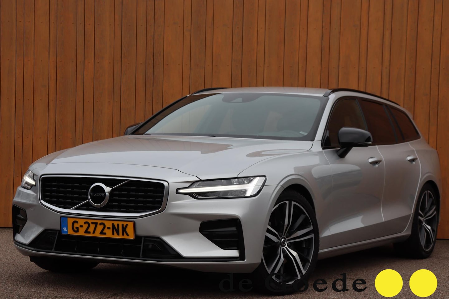 Volvo V60 - 2.0 T4 R-Design 1ste eigenaar org. NL-auto - AutoWereld.nl