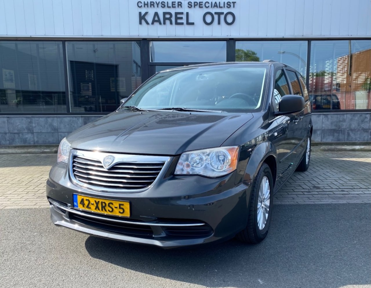 Lancia Voyager - 3.6i GOLD SILVER EDITION - AutoWereld.nl