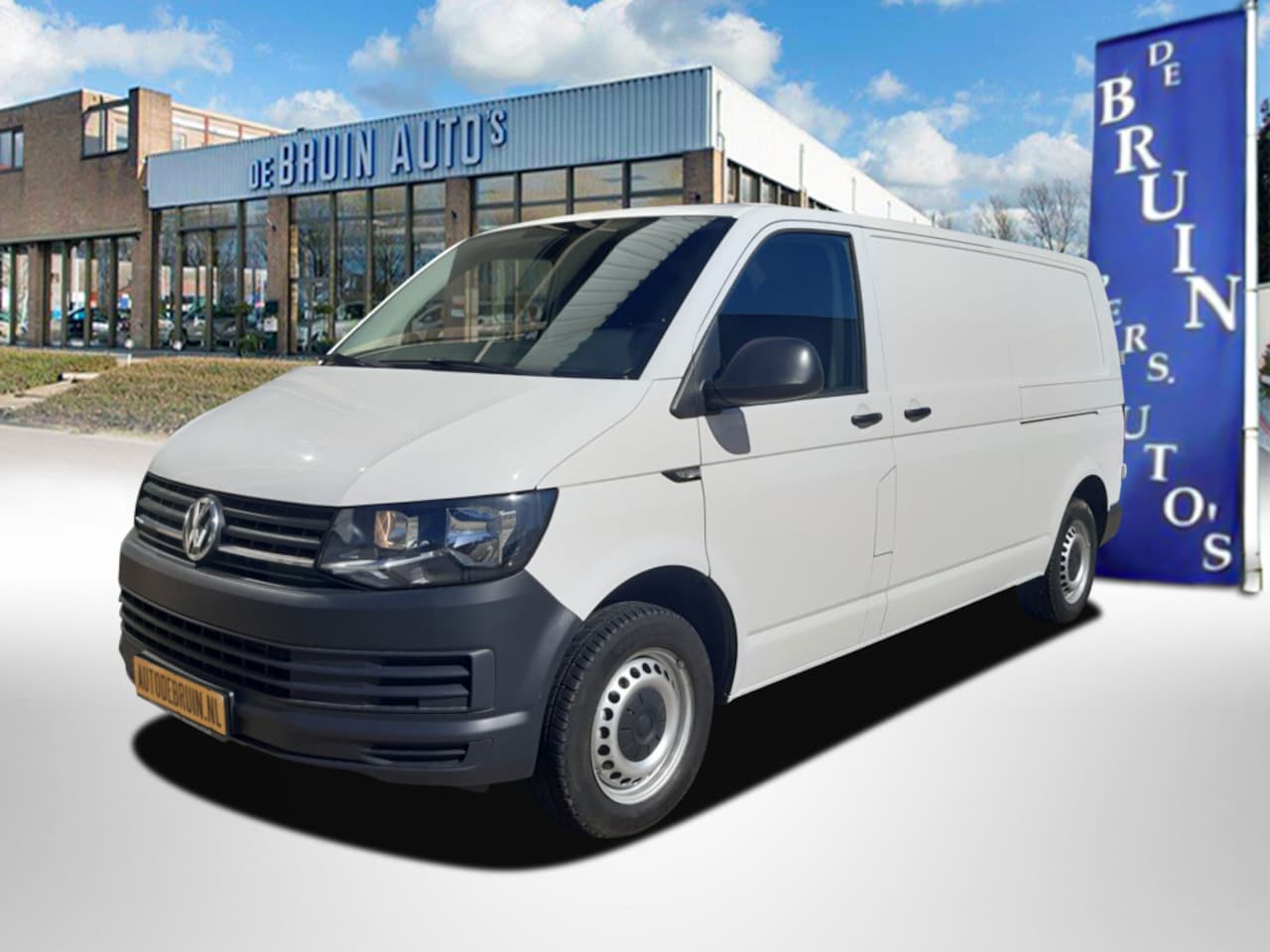 Volkswagen Transporter - 110Kw/150PK Links & rechts schuifdeur Automaat Airco Cruise Trekhaak 2800Kg EURO-6 - AutoWereld.nl