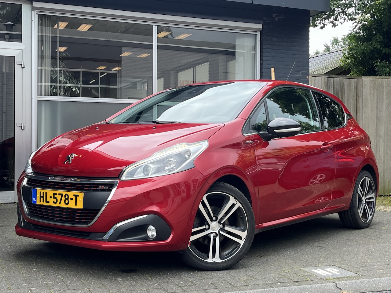 Peugeot 208 - 1.2 PureTech GT-line CLIMA / NAVI / ACHTERUITRIJ CAMERA - AutoWereld.nl