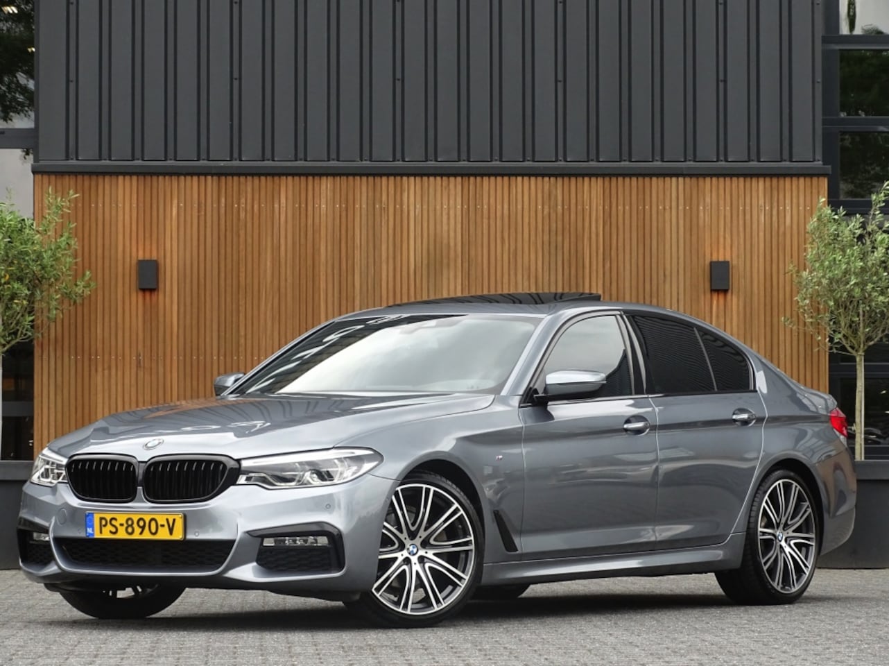 BMW 5-serie - 520i TwinTurbo / High Executive / M-pakket / LED *NAP* - AutoWereld.nl