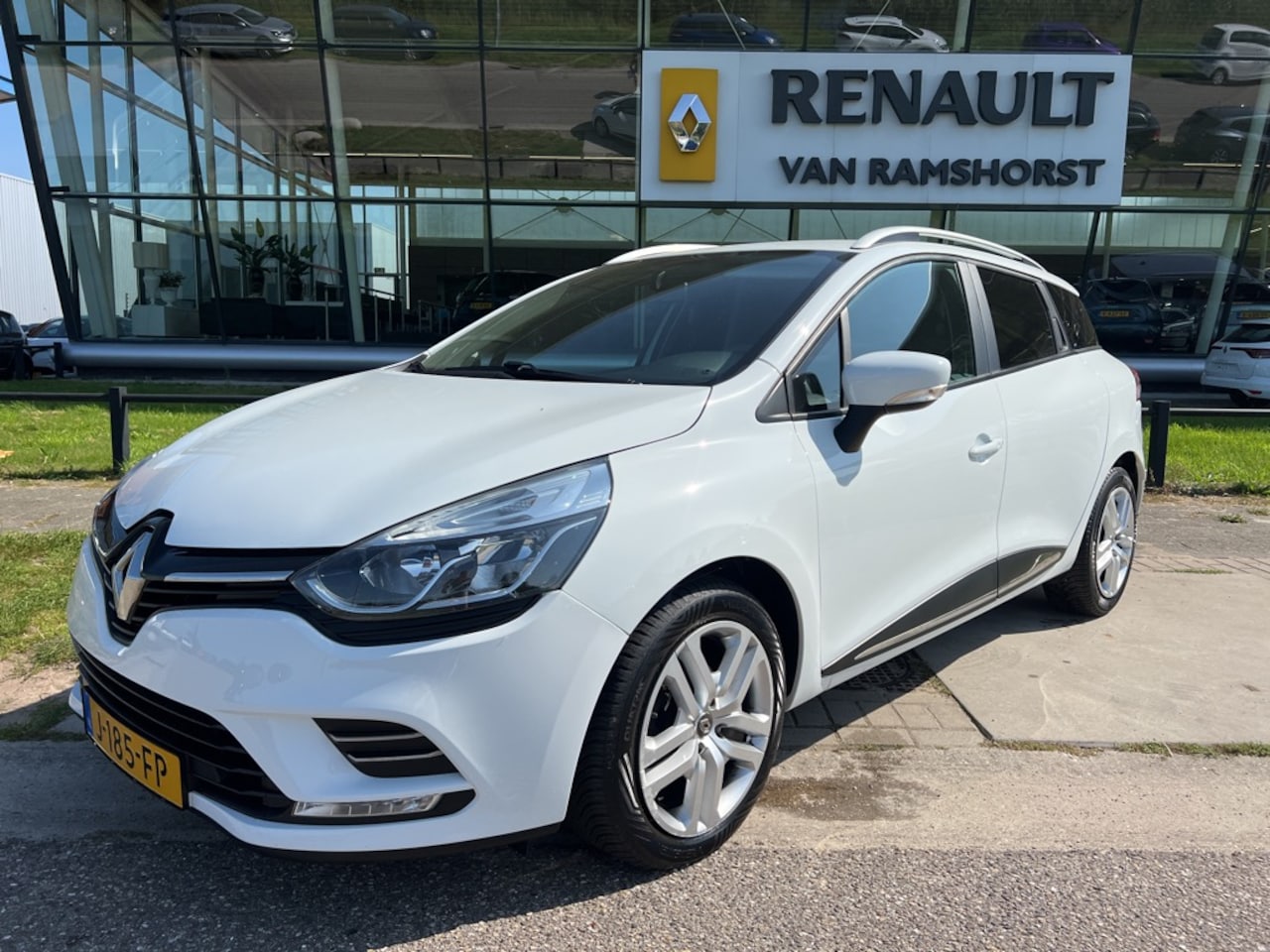 Renault Clio Estate - 0.9 TCe Zen / Airco / Cruise / MediaNav / Navigatie / Elektrische Ramen V / Bleutooth - AutoWereld.nl