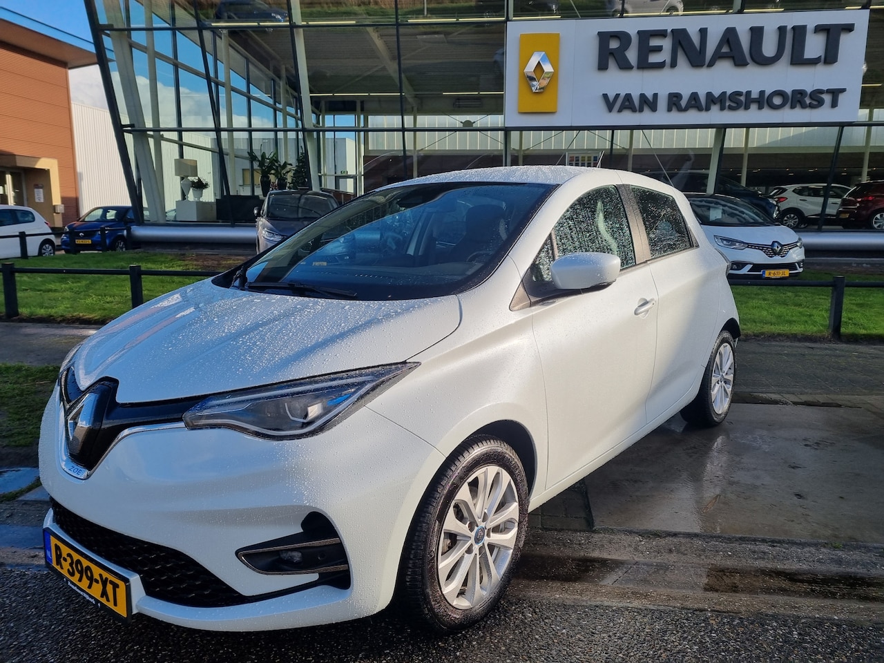 Renault Zoe - E-TECH ELECTRIC R135 Intens 50 (KoopBatterij) / incl. BTW / excl. Overheidssubsidie CCS SN - AutoWereld.nl