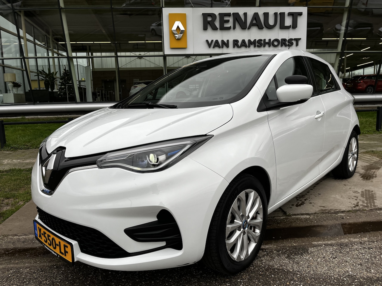 Renault Zoe - E-Tech Electric R135 Experience 52 kWh (AccuHuur) / Apple Carplay / Android Auto / Lane as - AutoWereld.nl