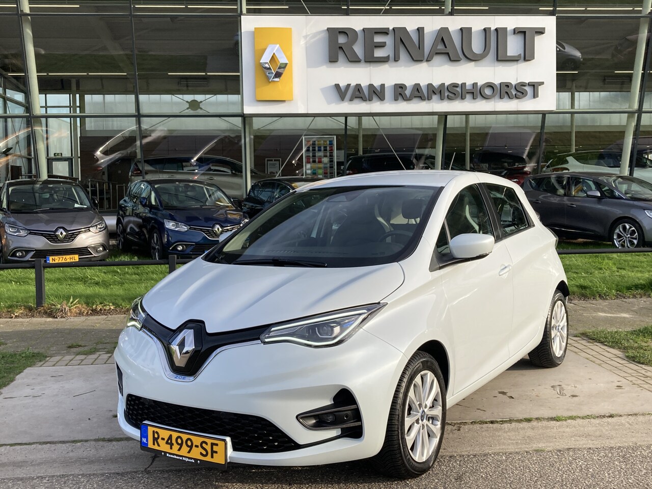 Renault Zoe - E-Tech Electric R135 Intens 50 kWh (KoopBatterij) CCS-SNELLADER! / incl. BTW / excl. Overh - AutoWereld.nl