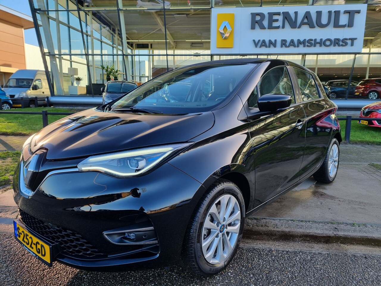 Renault Zoe - E-Tech Electric R135 Intens 50 (Koopbatterij) CCS-SNELLADER! / incl. BTW excl. Overheidssu - AutoWereld.nl