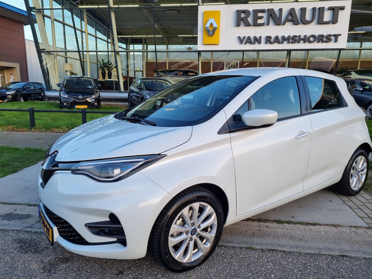 Renault Zoe - E-Tech Electric R135 Intens 50 kWh (KoopBatterij) / CCS-SNELLADER! / incl. BTW / excl. Ove - AutoWereld.nl