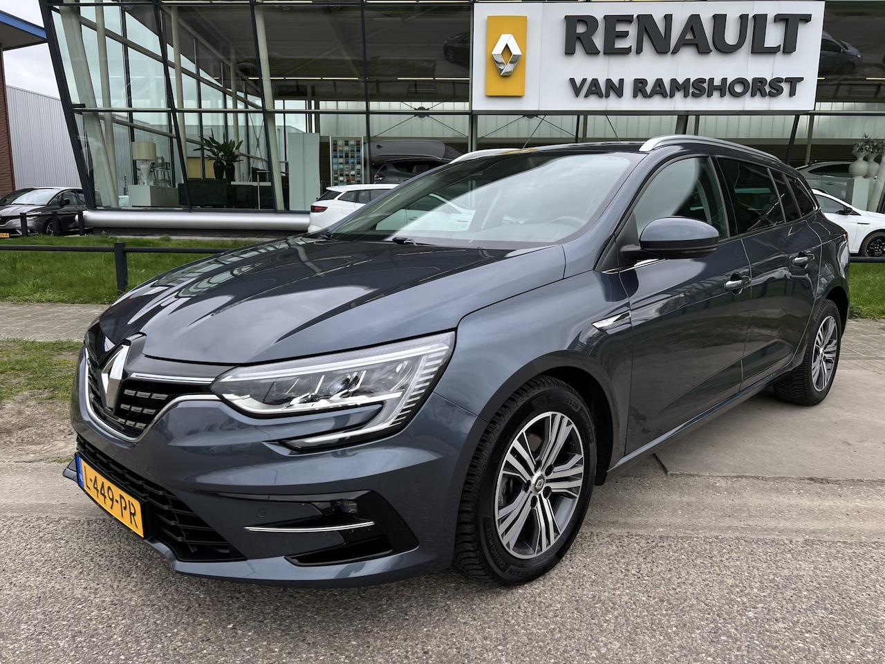 Renault Mégane Estate - 1.3 TCe Intens / Keyless / Climate control / PDC V+A / Cruise / Lane assist / Applecarplay - AutoWereld.nl