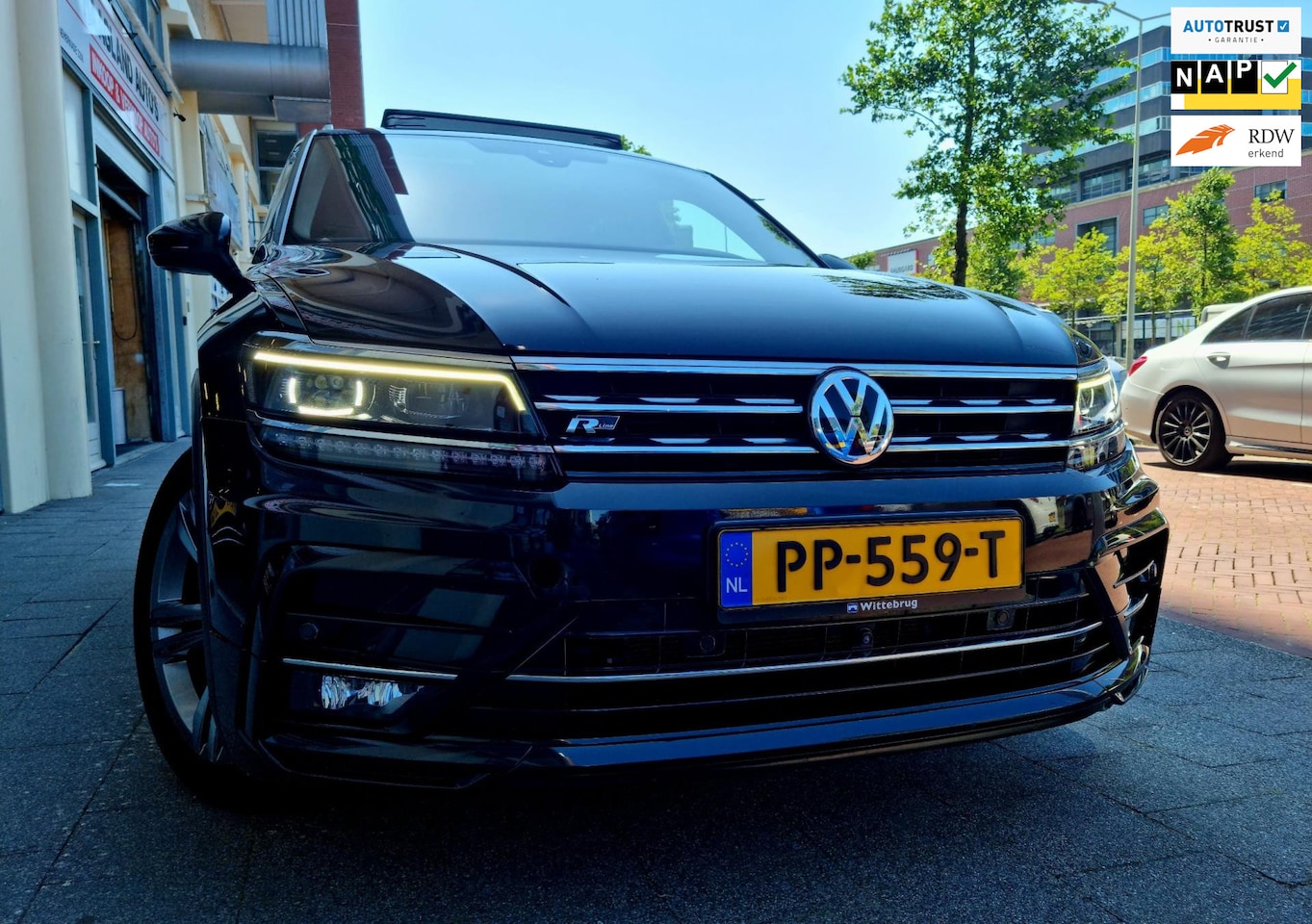 Volkswagen Tiguan - 1.4 TSI ACT Vol R-Line BomVol Dealer Ond - AutoWereld.nl