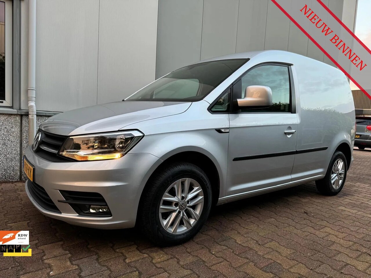 Volkswagen Caddy - 2.0 TDI L1H1 BMT Highline 2.0 TDI L1H1 BMT Highline - AutoWereld.nl