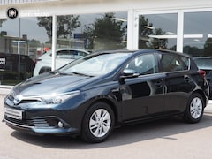 Toyota Auris - 1.8 Hybrid Now