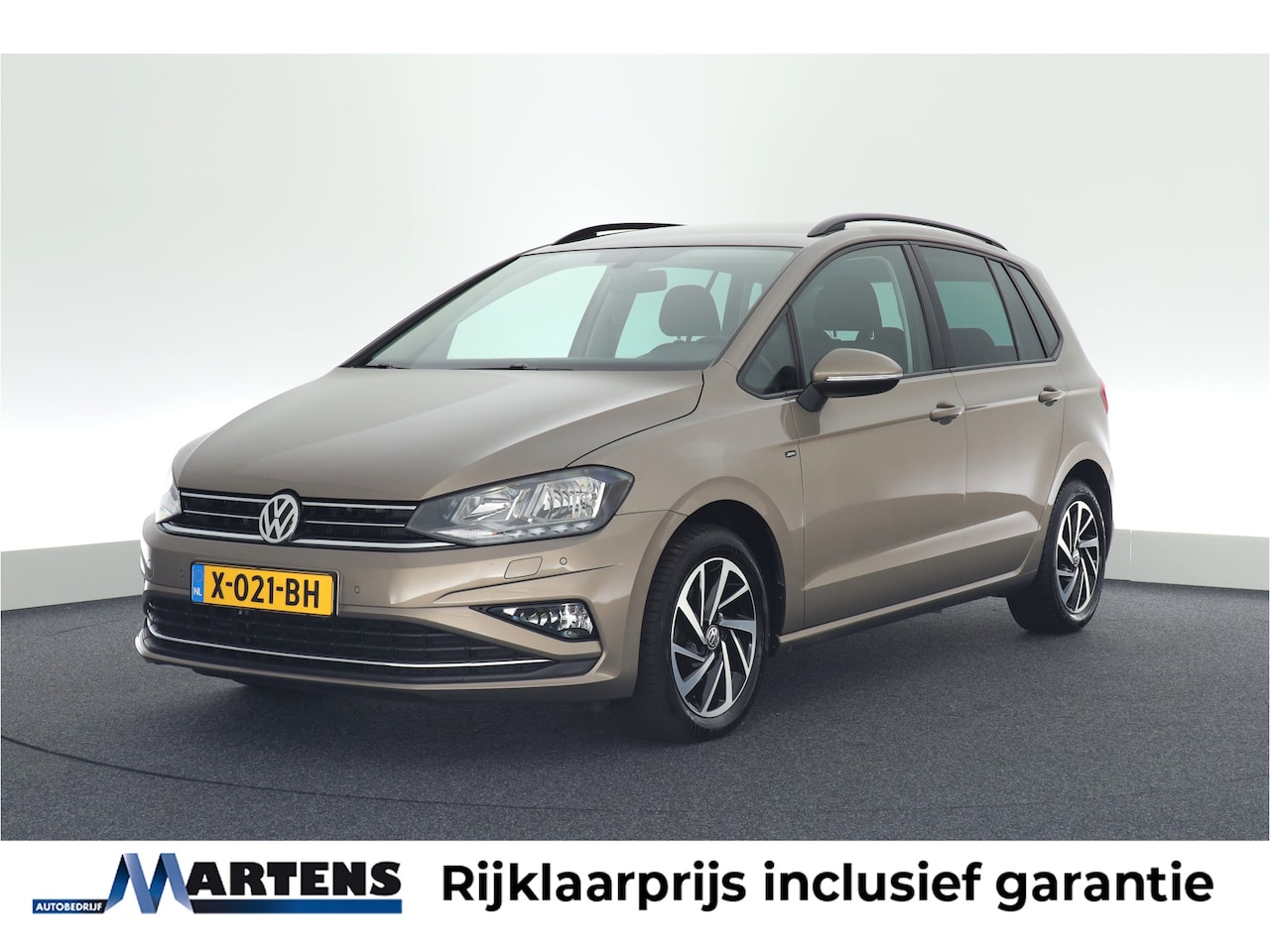 Volkswagen Golf Sportsvan - 1.0 TSI 110pk DSG Join Parkeersensoren Navigatie Stoelverwarming - AutoWereld.nl