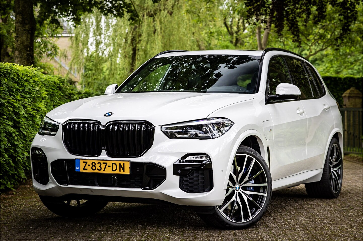 BMW X5 - xDrive45e M Sport Sky Lounge Panorama 22" Harman Kardon - AutoWereld.nl