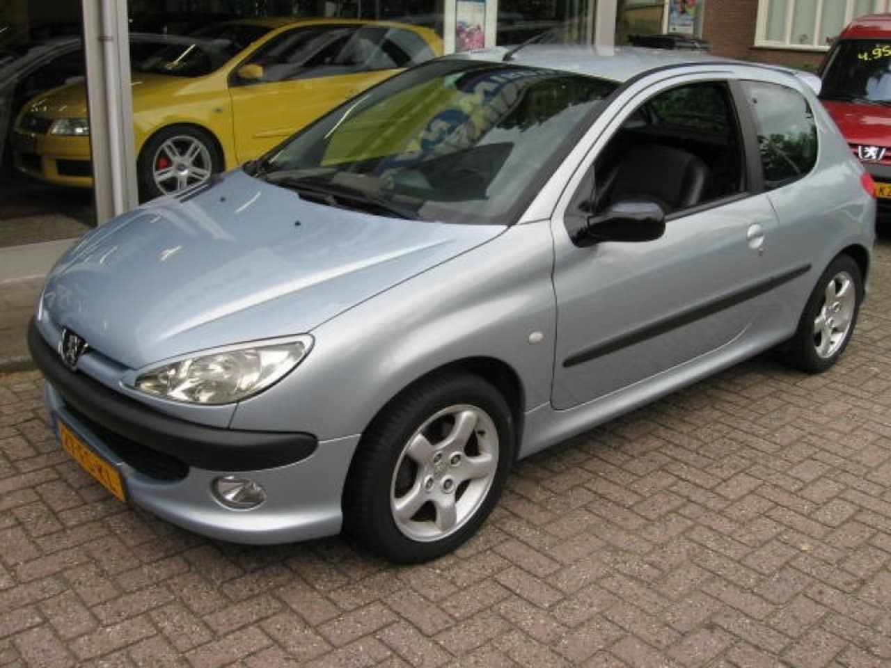 Peugeot 206 - 2.0 gti hobby auto zo mee voor de handige sleutelaar - AutoWereld.nl